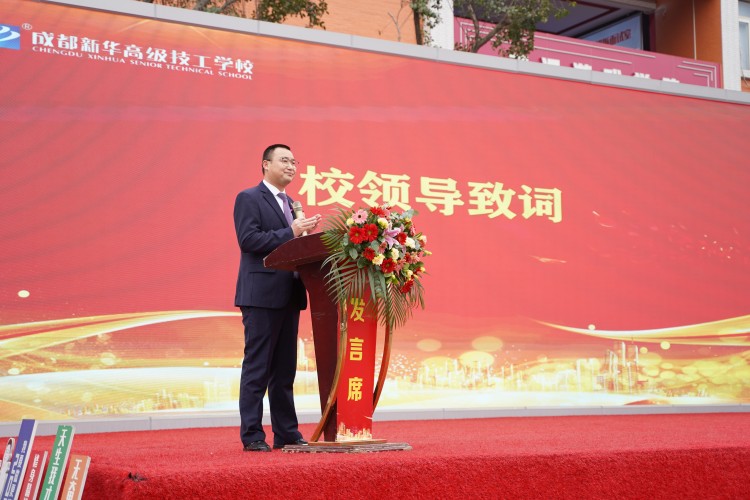 青春心向黨！與新華新生團員一起見證這場授牌、揭牌儀式