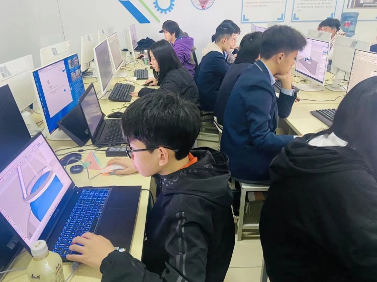 新華90后老師這樣說：不以規(guī)矩，不成方圓