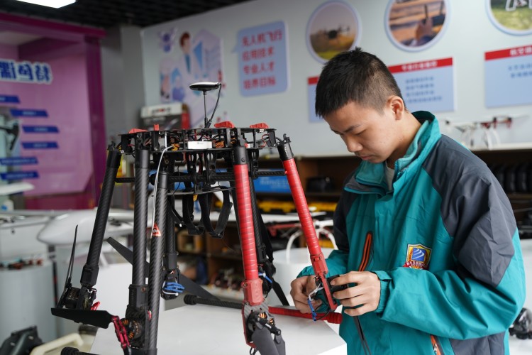 新華新起點(diǎn)，打工人重返校園是一種什么樣的體驗(yàn)？