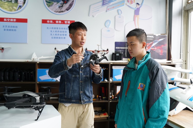 新華新起點(diǎn)，打工人重返校園是一種什么樣的體驗(yàn)？