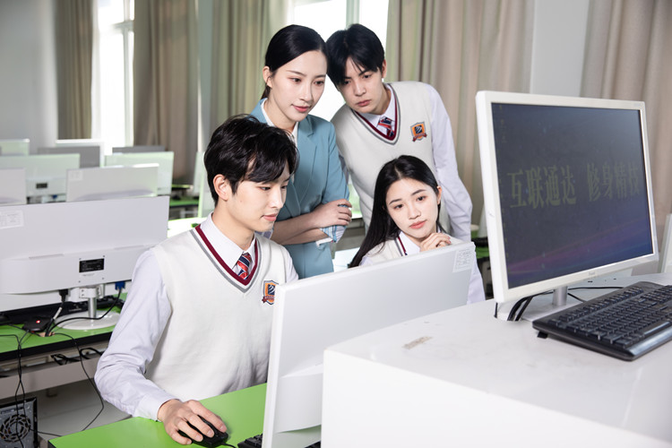 【解讀新華“三查三評(píng)”】學(xué)生學(xué)習(xí)為核心，綜合素質(zhì)齊發(fā)展