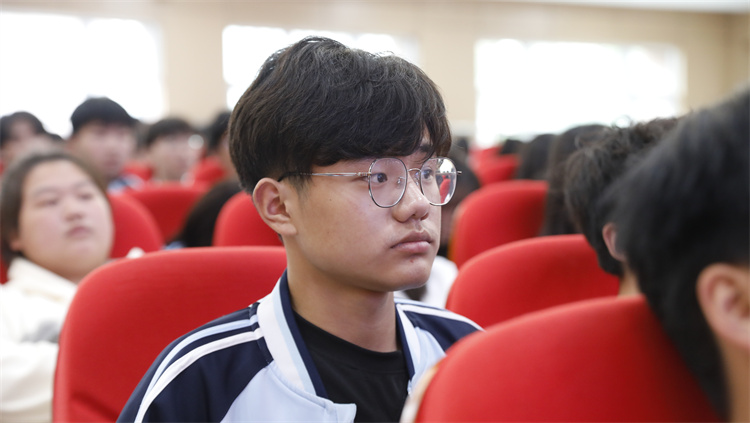 全網(wǎng)超千萬(wàn)粉絲博主敬漢卿現(xiàn)身新華電腦教育2023年新專(zhuān)業(yè)發(fā)布會(huì)主題活動(dòng)