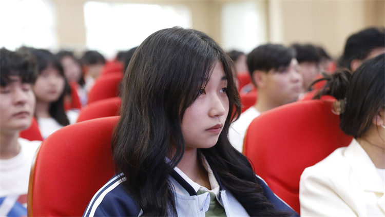 全網(wǎng)超千萬(wàn)粉絲博主敬漢卿現(xiàn)身新華電腦教育2023年新專(zhuān)業(yè)發(fā)布會(huì)主題活動(dòng)