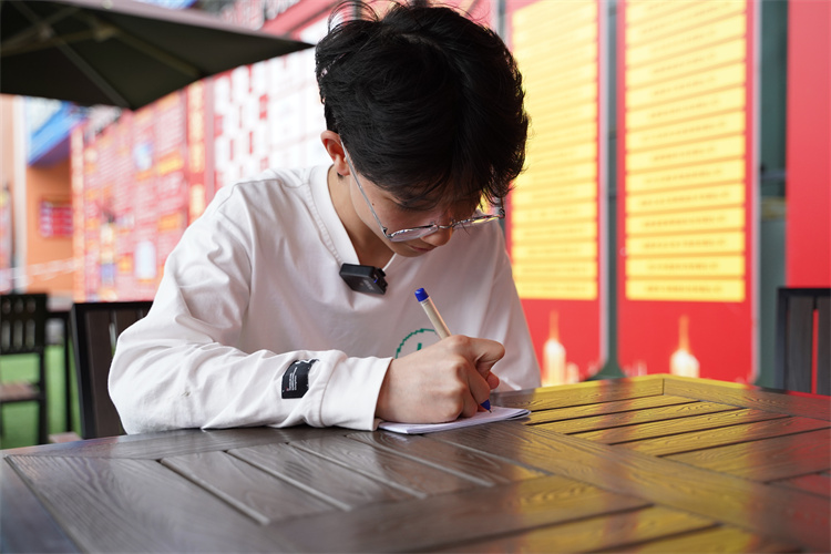 電競(jìng)少年：以熱愛(ài)為青春正名，以拼搏為夢(mèng)想加冕