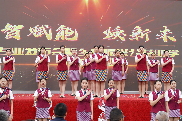 亮點紛呈！成都新華高級技工學校2023年專業(yè)發(fā)布會暨鄉(xiāng)村振興公益助學項目啟