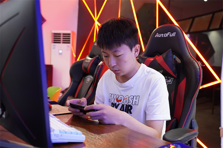 新生故事|馬好駿:眼里有夢想光芒的電競男孩