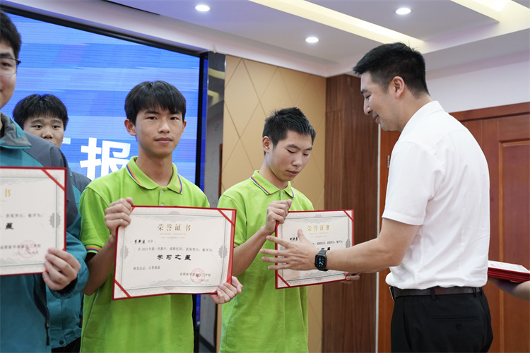 凝心聚力，收獲碩果|成都新華畢業(yè)階段答辯圓滿禮成