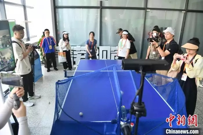 成都大運(yùn)會(huì)＂機(jī)器人總動(dòng)員”