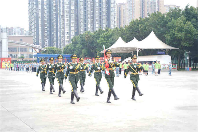 強(qiáng)國(guó)復(fù)興有我——2023四川新華電腦學(xué)校秋季軍訓(xùn)匯演圓滿落幕