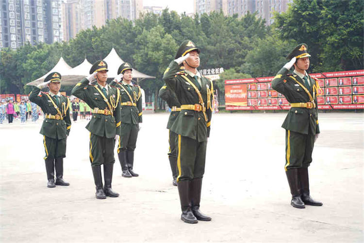 強(qiáng)國(guó)復(fù)興有我——2023四川新華電腦學(xué)校秋季軍訓(xùn)匯演圓滿落幕