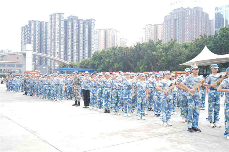 強(qiáng)國(guó)復(fù)興有我——2023四川新華電腦學(xué)校秋季軍訓(xùn)匯演圓滿落幕