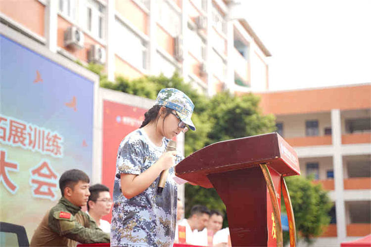 強(qiáng)國(guó)復(fù)興有我——2023四川新華電腦學(xué)校秋季軍訓(xùn)匯演圓滿落幕