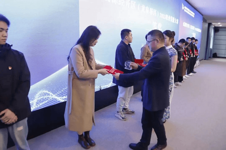 獲獎+1?。〕啥夹氯A老師又又又獲獎啦！