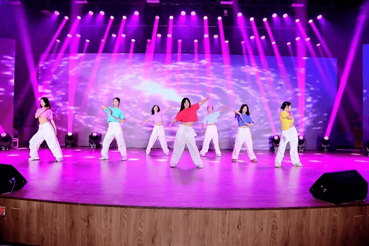 邀請賽在我校圓滿閉幕，新華學(xué)子勇奪佳績