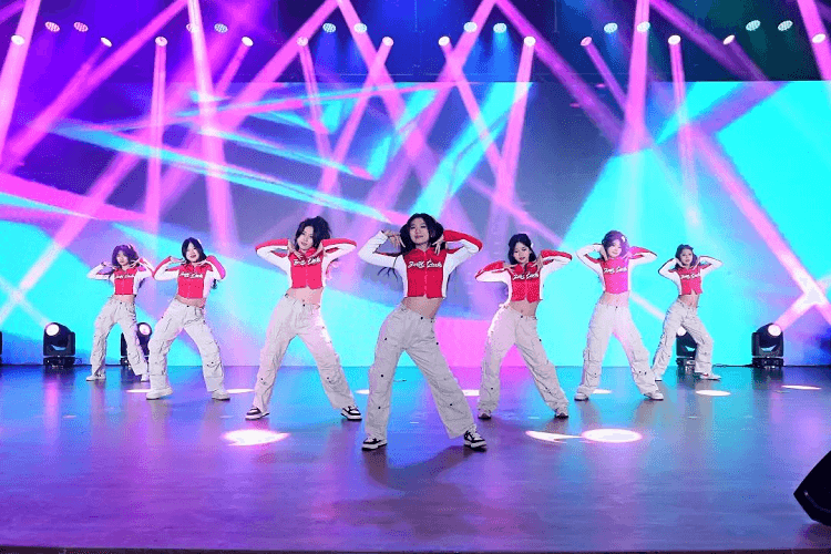 邀請賽在我校圓滿閉幕，新華學(xué)子勇奪佳績