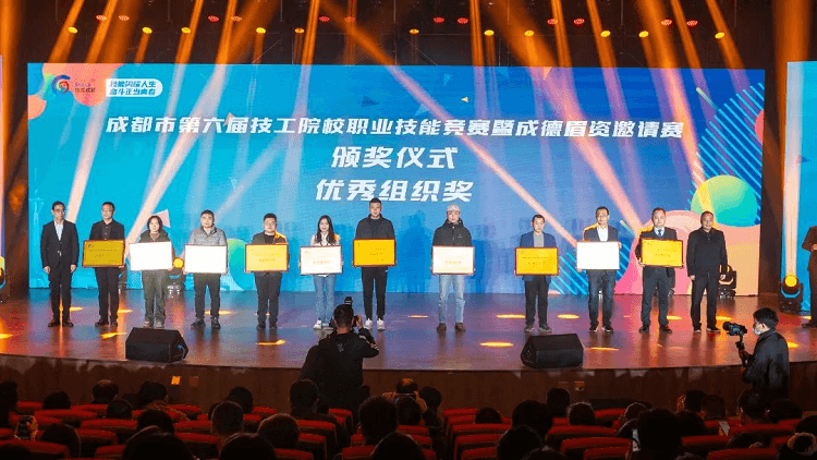 邀請賽在我校圓滿閉幕，新華學(xué)子勇奪佳績