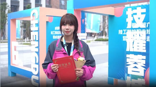 <b>采訪獲得互聯(lián)網(wǎng)營銷賽項獎項的她們</b>