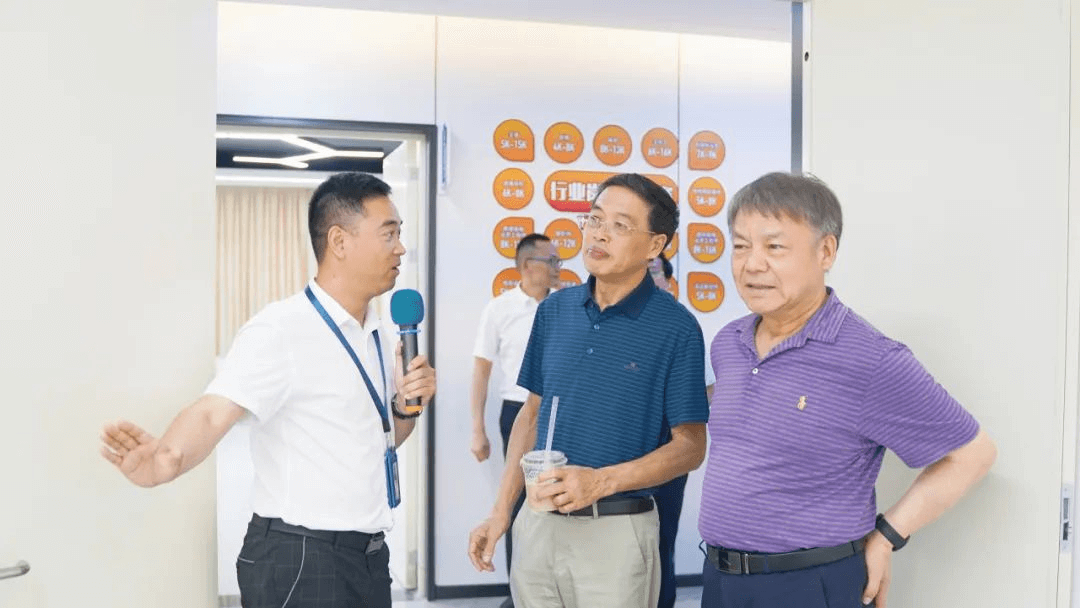 安徽省人民政府參事室領(lǐng)導(dǎo)蒞臨我校參觀指導(dǎo)