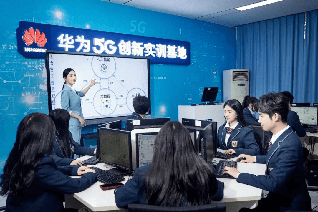 成都新華高級技工學(xué)校2024年夏秋季招生簡章