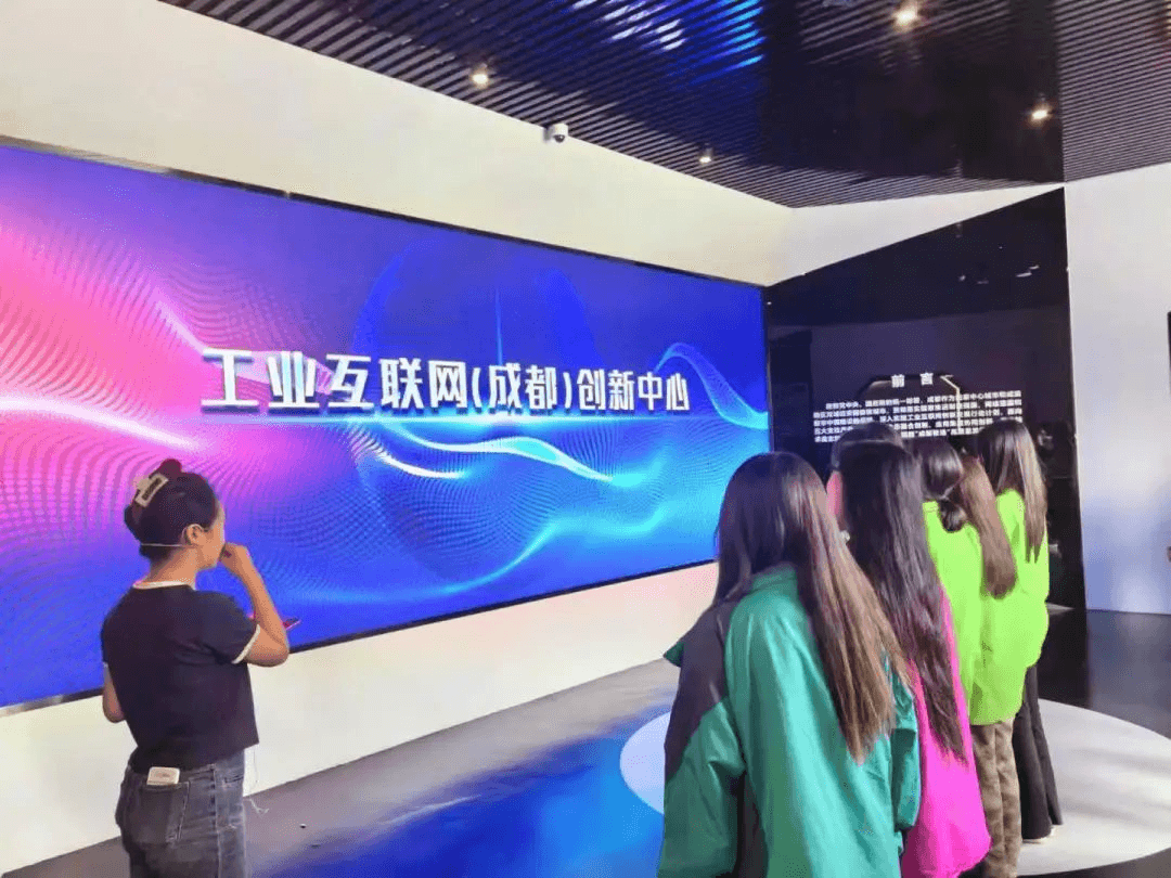 2024成都新華首批新生夏令營活動(dòng)開營