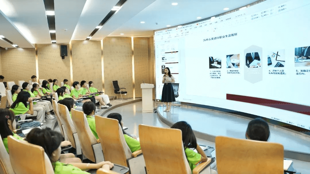 明晰職業(yè)規(guī)劃：酒店行業(yè)大咖走進成都新華