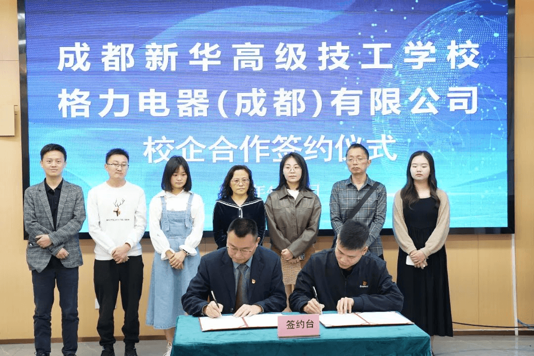 臨近九月開(kāi)學(xué)，初高中生扎堆來(lái)校