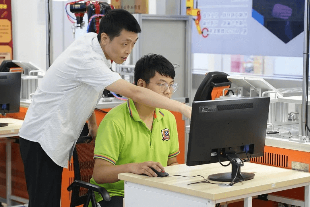 開(kāi)學(xué)季，新華的老師們有話(huà)對(duì)你說(shuō)！