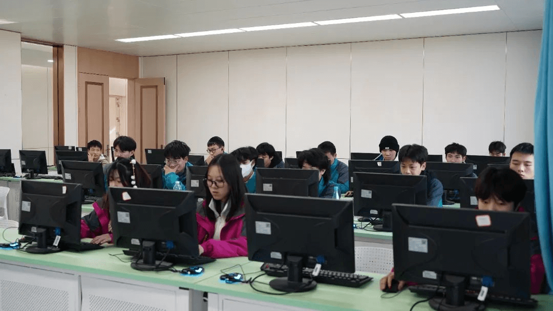 開(kāi)學(xué)一個(gè)月，新華學(xué)子的校園生活是什么樣的呢