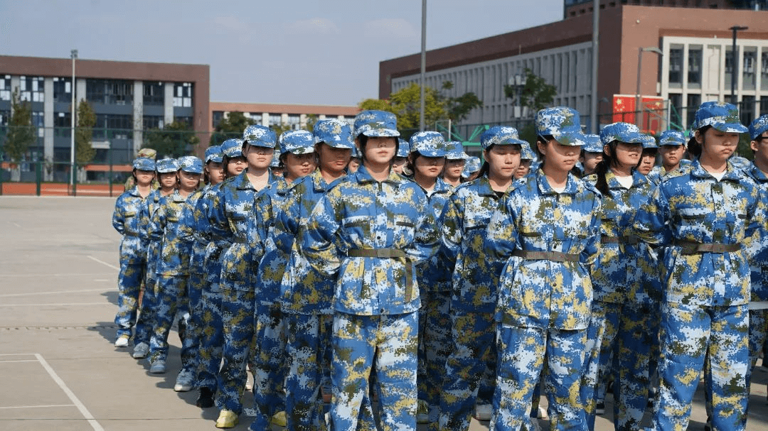 成都新華2024年秋季新生軍事素質(zhì)拓展訓(xùn)練