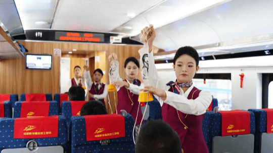 <b>致父母：別擔(dān)心，這是我在成都新華的生活</b>