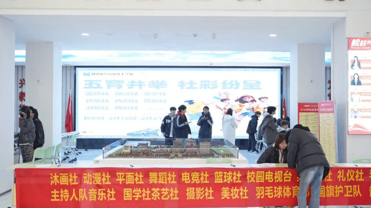 初入新華的新生們，在學校學習生活是什么樣的？