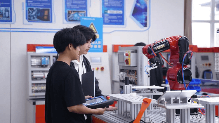 別再誤解！一文讀懂孩子真實的職校生活日常