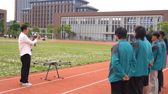 <b>成都新華無人機(jī)專業(yè)助你未來高飛</b>