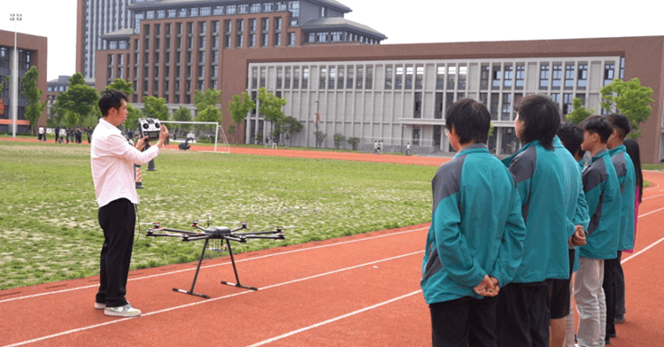 成都新華無人機(jī)專業(yè)助你未來高飛