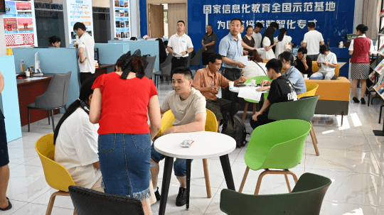 <b>報讀手冊|2025級新生報名入學(xué)答疑解惑看這里</b>